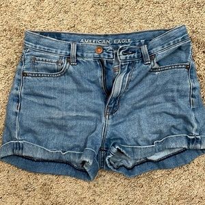 American Eagle Medium Wash Mom Jean Shorts Size 2